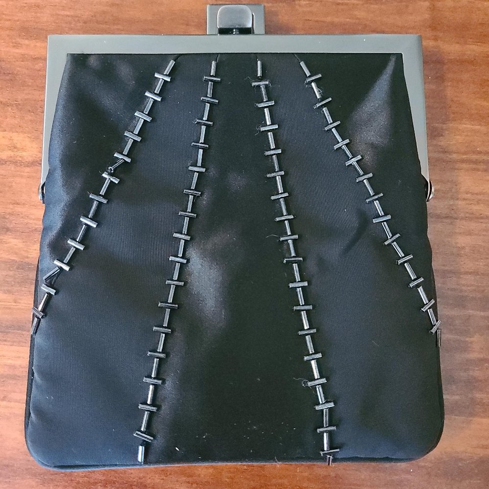 Inge Christopher Top Clasp Black Change Cosmetic Clutch Purse Tube Bead Stitches